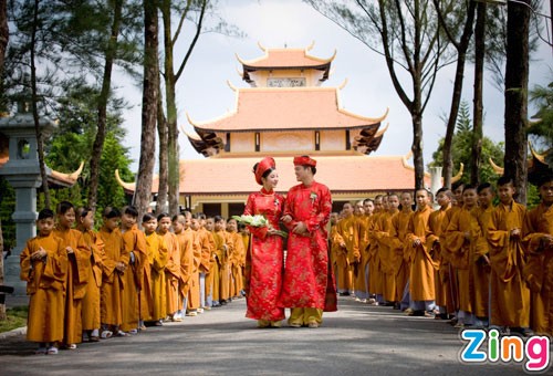 Thúy Nga làm đám hỏi nơi cửa thiền
