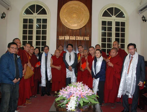 Hà Nội: Đức Lạt ma Dhakpa Tulku Rinpoche thăm GHPGVN & lễ Phật tại chùa Quán Sứ ảnh 11