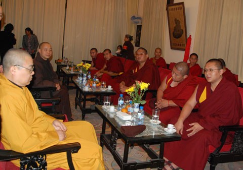 Hà Nội: Đức Lạt ma Dhakpa Tulku Rinpoche thăm GHPGVN & lễ Phật tại chùa Quán Sứ ảnh 3