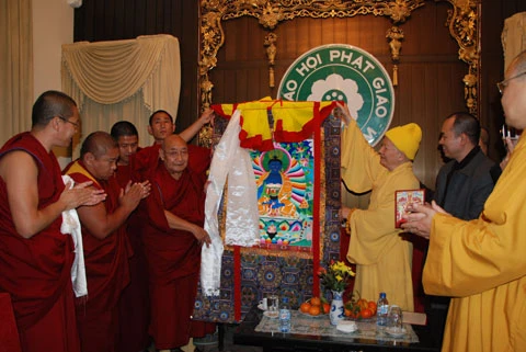 Hà Nội: Đức Lạt ma Dhakpa Tulku Rinpoche thăm GHPGVN & lễ Phật tại chùa Quán Sứ ảnh 1