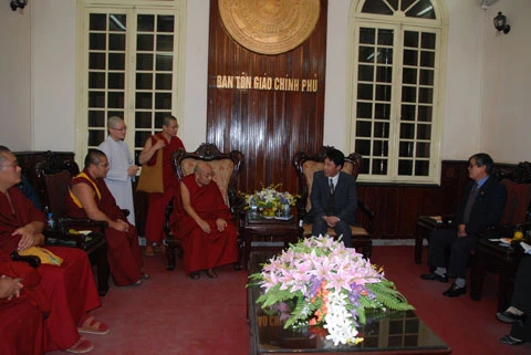 Hà Nội: Đức Lạt ma Dhakpa Tulku Rinpoche thăm GHPGVN & lễ Phật tại chùa Quán Sứ ảnh 7
