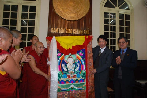 Hà Nội: Đức Lạt ma Dhakpa Tulku Rinpoche thăm GHPGVN & lễ Phật tại chùa Quán Sứ ảnh 10