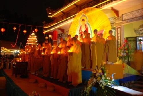 Đồng Nai: Sắc màu Hoa đăng nhân lễ vía Đức Phật A Di Đà tại chùa Phước Viên ảnh 9