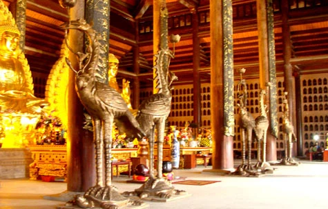 Những cặp hạc bằng đồng lớn nhất Việt Nam.