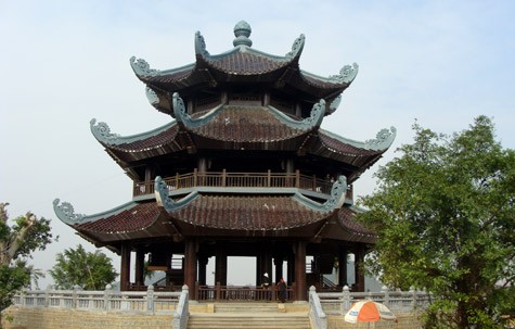 Gác chuông cực lớn...