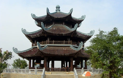 Gác chuông cực lớn...