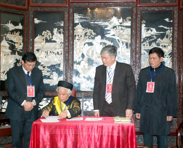 Trang nghiêm lễ hoàn táng vua Lê Dụ Tông ảnh 9 Trang nghiêm lễ hoàn táng vua Lê Dụ Tông ảnh 9