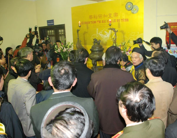 Trang nghiêm lễ hoàn táng vua Lê Dụ Tông ảnh 11 Trang nghiêm lễ hoàn táng vua Lê Dụ Tông ảnh 11