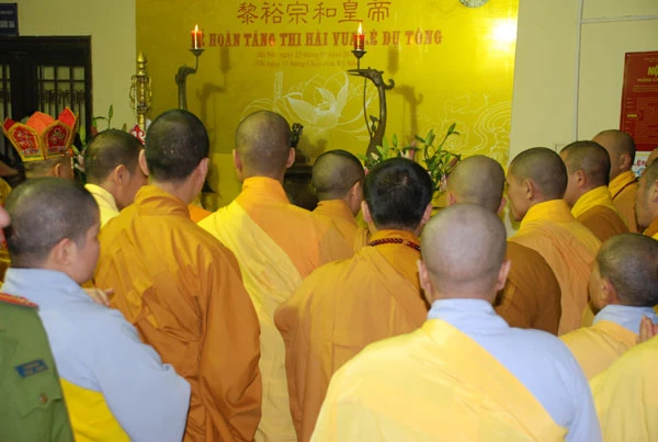 Trang nghiêm lễ hoàn táng vua Lê Dụ Tông ảnh 14 Trang nghiêm lễ hoàn táng vua Lê Dụ Tông ảnh 14