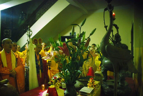 Trang nghiêm lễ hoàn táng vua Lê Dụ Tông ảnh 16 Trang nghiêm lễ hoàn táng vua Lê Dụ Tông ảnh 16