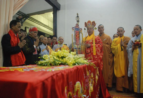 Trang nghiêm lễ hoàn táng vua Lê Dụ Tông ảnh 21 Trang nghiêm lễ hoàn táng vua Lê Dụ Tông ảnh 21