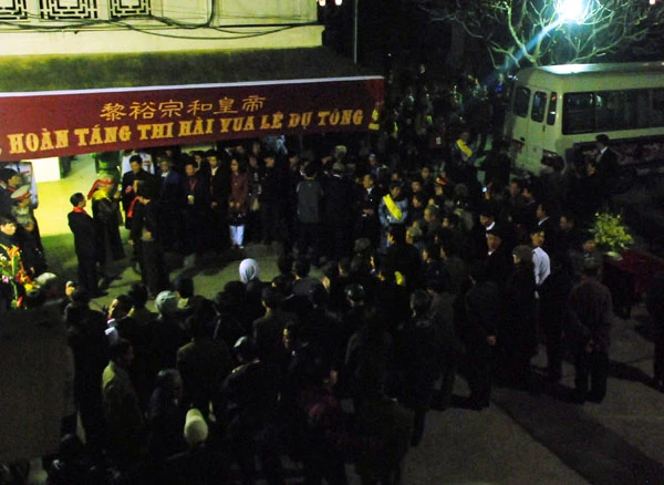 Trang nghiêm lễ hoàn táng vua Lê Dụ Tông ảnh 28 Trang nghiêm lễ hoàn táng vua Lê Dụ Tông ảnh 28