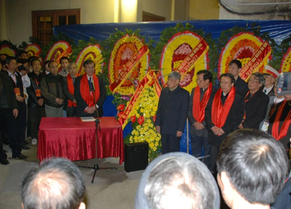 Trang nghiêm lễ hoàn táng vua Lê Dụ Tông ảnh 29 Trang nghiêm lễ hoàn táng vua Lê Dụ Tông ảnh 29