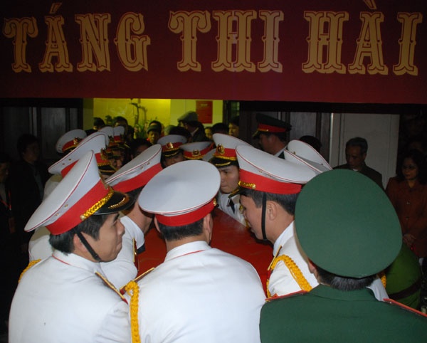 Trang nghiêm lễ hoàn táng vua Lê Dụ Tông ảnh 34