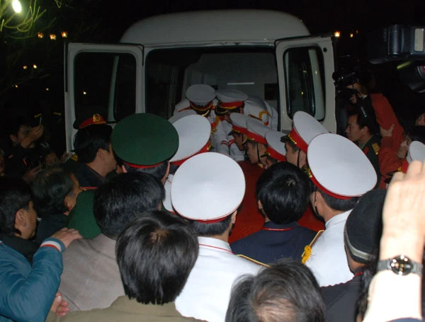 Trang nghiêm lễ hoàn táng vua Lê Dụ Tông ảnh 35 Trang nghiêm lễ hoàn táng vua Lê Dụ Tông ảnh 35