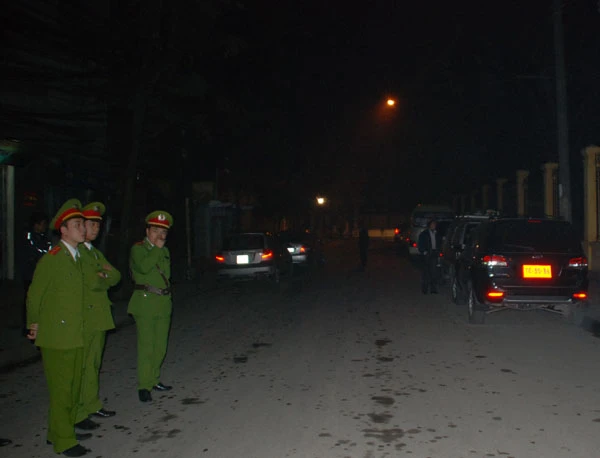 Trang nghiêm lễ hoàn táng vua Lê Dụ Tông ảnh 41 Trang nghiêm lễ hoàn táng vua Lê Dụ Tông ảnh 41