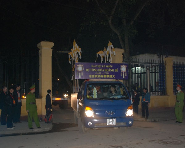 Trang nghiêm lễ hoàn táng vua Lê Dụ Tông ảnh 45