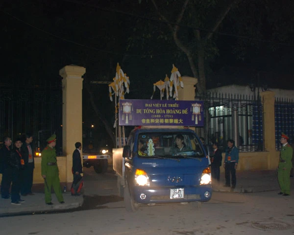 Trang nghiêm lễ hoàn táng vua Lê Dụ Tông ảnh 45 Trang nghiêm lễ hoàn táng vua Lê Dụ Tông ảnh 45