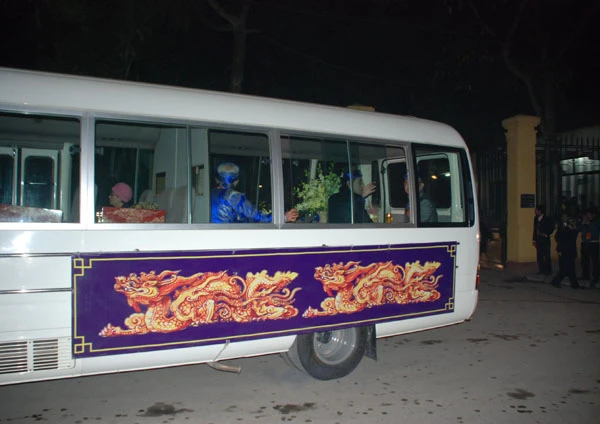 Trang nghiêm lễ hoàn táng vua Lê Dụ Tông ảnh 46 Trang nghiêm lễ hoàn táng vua Lê Dụ Tông ảnh 46