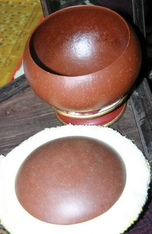 Bình bát chu sa được cho là của hòa thượng Thích Đại Sán