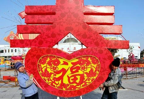 Người dân trang hoàng đón Tết