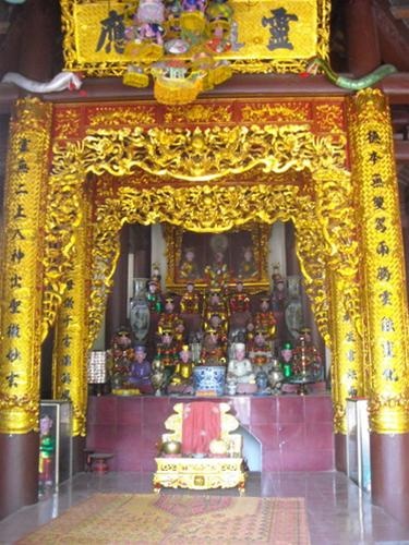 Đền tam tòa Thánh mẫu