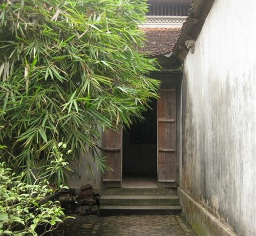 Lối vào thăm khu thờ chính tam bảo