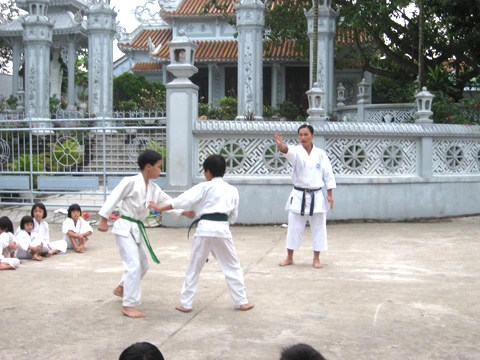 Phút thăng hoa của những “đấu sĩ” trên võ đài.