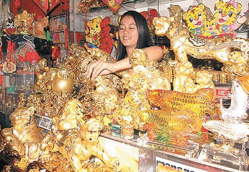 Người dân Đài Bắc (Đài Loan) đi chợ tết. Ảnh:Reuters Trẻ em Hong Kong tham gia cuộc thi bò trong trang phục ông hổ để chào đón năm Canh Dần. Ảnh Reuters Triển lãm tranh hổ ở Seoul, Hàn Quốc để chào đón năm Hổ. Ảnh:Reuters Người dân Bắc Kinh đang chọn mua ông Cọp để đón năm mới. Ảnh: cctv.com Cọp đang trở thành món quà lưu niệm được ưa chuộng ở Manila, Philippines. Ảnh: thestar.com