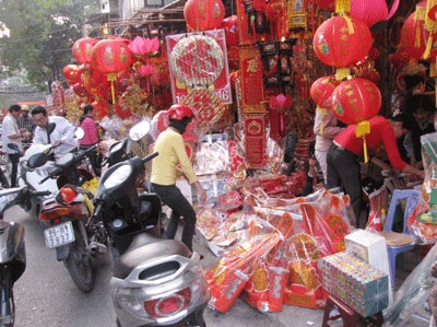 Người Hà Nội nhộn nhịp sắm Tết ông Táo ảnh 2