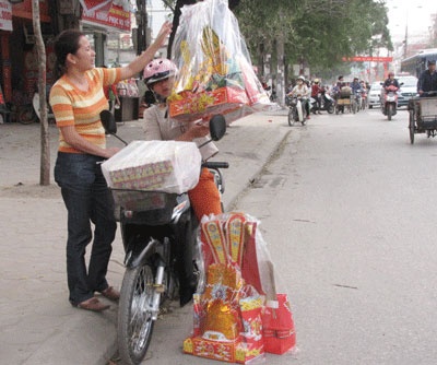 Người Hà Nội nhộn nhịp sắm Tết ông Táo ảnh 6