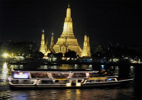 Chùa Wat Pho và sông Chao Phraya ban đêm Chùa Wat Pho và sông Chao Phraya ban đêm