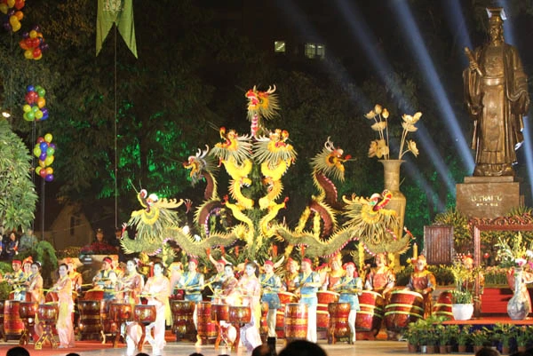 Tưng bừng khai hội phố hoa ảnh 2