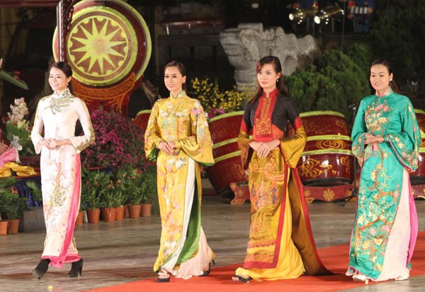 Tưng bừng khai hội phố hoa ảnh 9