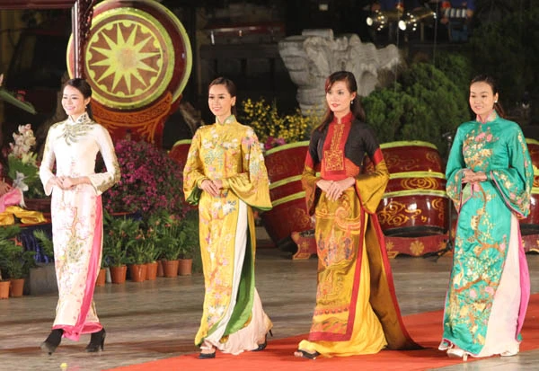 Tưng bừng khai hội phố hoa ảnh 9