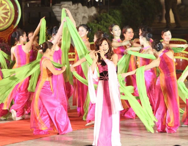 Tưng bừng khai hội phố hoa ảnh 13