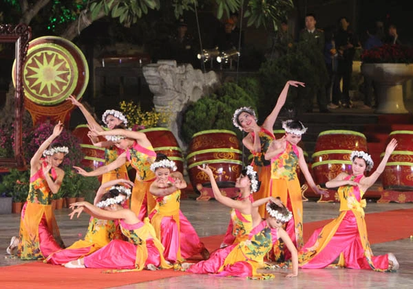 Tưng bừng khai hội phố hoa ảnh 16