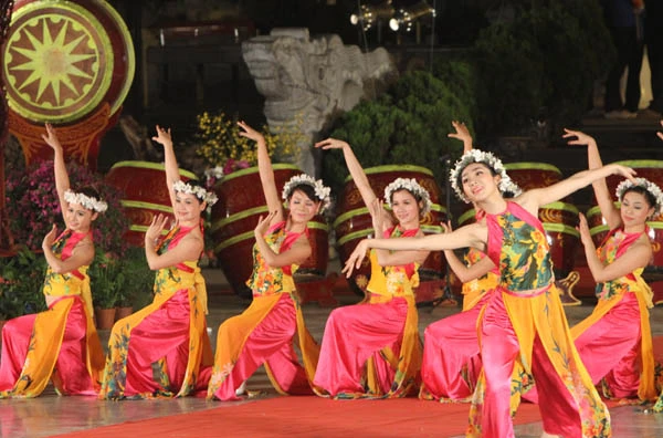 Tưng bừng khai hội phố hoa ảnh 17