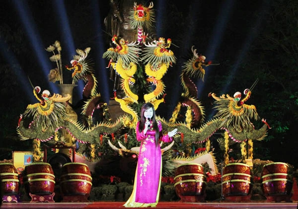 Tưng bừng khai hội phố hoa ảnh 18