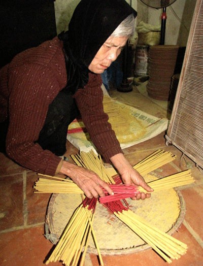 Làng nhang rộn ràng chờ Tết ảnh 5 Làng nhang rộn ràng chờ Tết ảnh 5