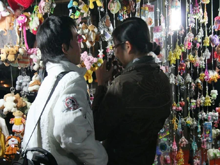 Chợ đêm sinh viên rộn ràng không khí Tết ảnh 4