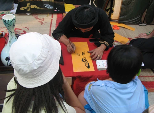 Nhộn nhịp phố ông đồ Sài Gòn