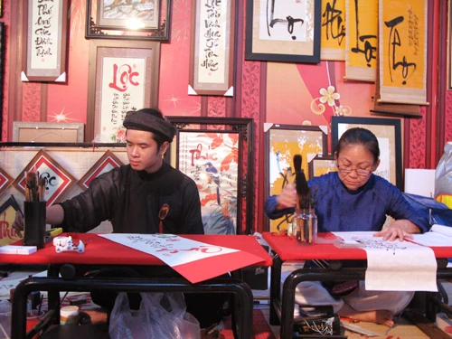 Nhộn nhịp phố ông đồ Sài Gòn