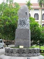 Phiên bản phiên bằng đá máp do thợ Ninh Bình đục, đang đặt tại Bảo tàng MTVN