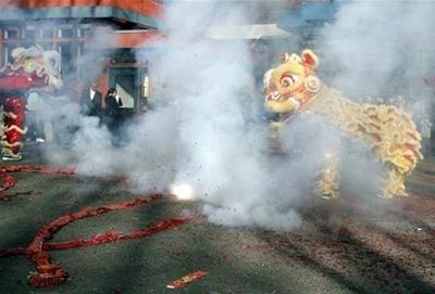 Nhóm múa lân Van Hanh khoe bản sắc Việt trên đất Mỹ