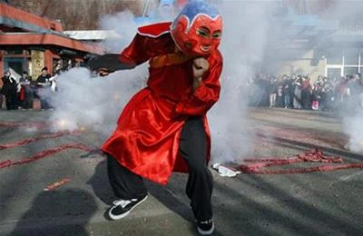 Henry Đoàn đóng vai chú hề trong lễ hội