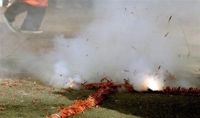 Pháo nổ mừng xuân mới