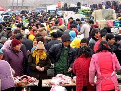 Người dân Tế Nam mua hoa nhựa để bày biện trong nhà Mua quần áo mới... diện Tết Thị trường cá sôi động bắt đầu từ ngày “Ông Công Ông Táo” Một phụ nữ rạng rỡ khoe vật trang trí ngày Tết trên tay Một công dân nhí ở Tứ Xuyên được mẹ đưa đi sắm tết Nhu cầu thực phẩm trước Tết tăng đột biến Hăm hở chọn đèn lồng Một cửa hàng bán đèn lồng, câu đối ở Hà Nam Mứt, hạt dưa, bánh kẹo... là những thứ không thể thiếu để đãi khách trong dịp tết. Đường phố Trung Quốc tấp nập người mua sắm