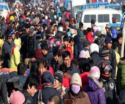 Người dân Tế Nam mua hoa nhựa để bày biện trong nhà Mua quần áo mới... diện Tết Thị trường cá sôi động bắt đầu từ ngày “Ông Công Ông Táo” Một phụ nữ rạng rỡ khoe vật trang trí ngày Tết trên tay Một công dân nhí ở Tứ Xuyên được mẹ đưa đi sắm tết Nhu cầu thực phẩm trước Tết tăng đột biến Hăm hở chọn đèn lồng Một cửa hàng bán đèn lồng, câu đối ở Hà Nam Mứt, hạt dưa, bánh kẹo... là những thứ không thể thiếu để đãi khách trong dịp tết. Đường phố Trung Quốc tấp nập người mua sắm