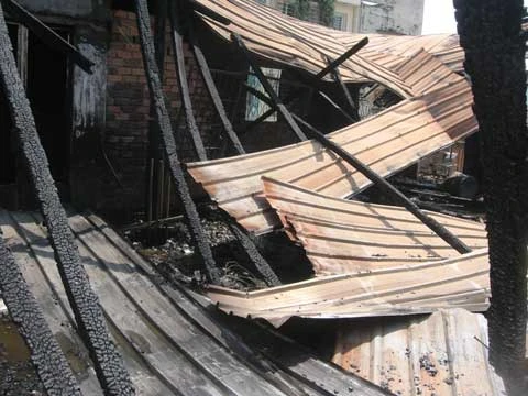 TP.HCM: Nhà kho chùa Sùng Đức - Q.11 cháy lớn ảnh 2